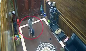 Giúp việc tát, đánh trẻ dã man bằng cán chổi ở Móng Cái: Người tung clip lên tiếng