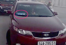 Đình chỉ 3 cán bộ quản lý thị trường dùng xe ‘lạ’ thi hành công vụ