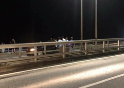 Nhảy cầu tự tử bất thành, nam thanh niên lại uống axit quyên sinh