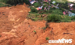 Ảnh: Hàng ngàn mét khối đất đá từ trên núi dội xuống trong đêm ở Hải Phòng