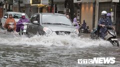 Không khí lạnh áp sát biên giới, miền Bắc có nơi mưa rất to
