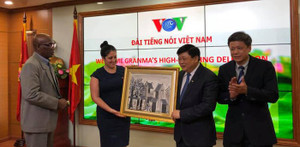 Báo Granma của Cuba tăng cường hợp tác với VOV