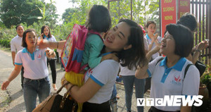 Hai chị em bị bỏ rơi trong chùa: Người mẹ quay lại nói nguyên nhân bỏ con