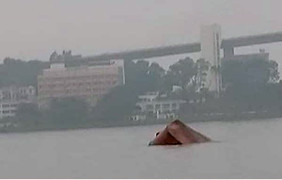 Tàu nước ngoài đâm gãy tàu thủy nội địa, thuyền trưởng tử nạn