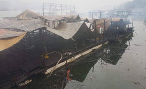 Nhà hàng bè nổi cháy dữ dội ngày cuối năm ở Vân Đồn, Quảng Ninh