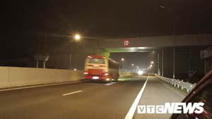 Tìm ra những kẻ ném đá vỡ kính ô tô trên cao tốc Hạ Long – Hải Phòng