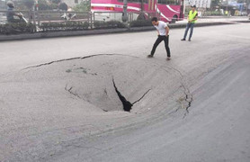 'Hố tử thần’ xuất hiện trên quốc lộ 18 qua TP Cẩm Phả, Quảng Ninh