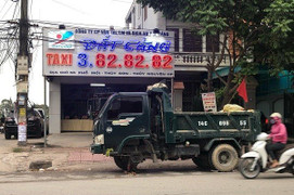 Văn phòng taxi Đất Cảng bị 'khủng bố' bằng 'bom bẩn' trước ngày khai trương