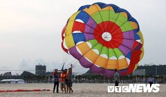 Nghỉ lễ 30/4-1/5: Nơi thưa thớt, chỗ kẹt cứng 'vỡ trận'