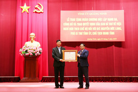 Chủ tịch UBND tỉnh Quảng Ninh nghỉ hưu, nhận Huân chương Độc Lập hạng Ba