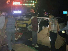 Taxi tông trực diện xe khách, 3 người chết ở Quảng Ninh