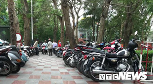 Các điểm trông xe lễ hội Hoa Phượng Đỏ Hải Phòng thi nhau ‘chặt chém’ khách