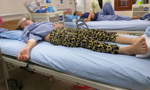 Say rượu, gã chồng 'bợm nhậu' cầm dao chém vợ