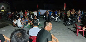 Công ty nấu nhựa ở Hải Phòng xả thải ra môi trường, dân lập chốt chặn phản đối