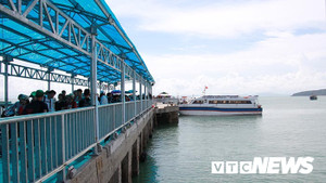 Bão số 2 giật cấp 6 áp sát đất liền, Quảng Ninh và Thái Bình cấm biển