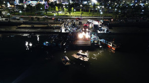 Chạy vào bờ trú mưa, bé trai 4 tuổi ngã từ thuyền xuống biển mất tích