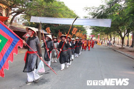 Ảnh: Dân Đồ Sơn trống giong cờ mở rước các ‘ông trâu’ lâm trận tranh tài