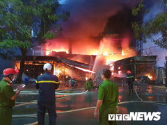 Lửa bùng cháy dữ dội tại siêu thị điện máy ở Hải Phòng