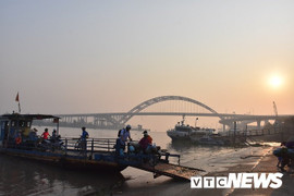 Hình ảnh bến phà huyền thoại nổi tiếng đất Cảng trong ngày cuối cùng hoạt động