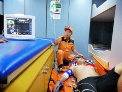 Đưa tàu ra Bạch Long Vỹ cứu ngư dân bị tai biến khi lặn biển