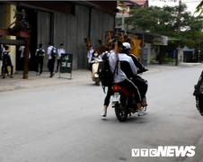 Ảnh: Học sinh nẹt pô, kẹp ba náo loạn đường phố Hải Phòng