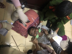 Giải cứu người đàn ông lên cơn ‘ngáo đá', dùng dây thép treo cổ, cắn lưỡi tự tử