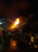 Ngọn lửa bùng phát dữ dội tại kho chứa đế giày ở Hải Phòng