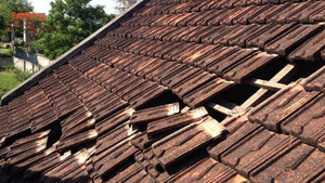 Ngói đổ rào rào nghi do máy bay: Cục Hàng không vào cuộc