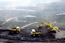 Lợi nhuận sụt giảm, đại gia ngành than vẫn ‘vung tay’
