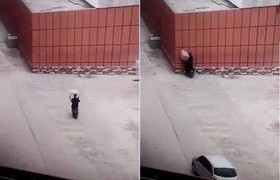 Clip: Đi xe máy cầm ô và cái kết đắng