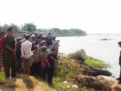 Phát hiện xác nam thanh niên mặc áo cầu thủ trôi dạt trên sông Lam