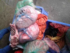 Thịt lợn xanh lè giá 20.000/kg vào thẳng quán ăn