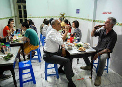 Đầu bếp Anthony Bourdain tiết lộ 6 sự thật về bữa bún chả với Obama