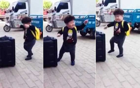 Clip: Cậu bé tóc ‘xù mì’ nhảy nhót trước loa cực đáng yêu