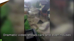 Clip: Lũ quét như tận thế cuốn phăng nhà cửa, ôtô trên phố