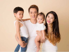 Ca sỹ Đăng Khôi lần đầu khoe con trai thứ hai