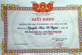 Lãnh đạo tiểu học Tân Phương phân trần về giấy khen lạ