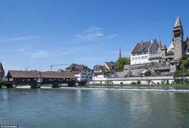 Mê đắm ngôi làng 300 người là triệu phú ở châu Âu