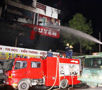 Siêu thị điện máy lớn nhất Quảng Trị bốc cháy trong đêm