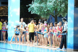 Khởi động kỳ nghỉ hè với những lớp học bơi miễn phí từ Vinhomes