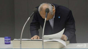 Thị trưởng Tokyo 'ăn chơi' thế nào trước khi cúi đầu xin lỗi người dân?