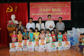 'Quỹ Khí phách Việt' trao hàng nghìn quà tặng nhân dịp Tết thiếu nhi 1/6