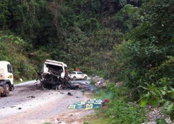 Xe khách chở người Việt nổ tung, 8 người chết: Tạm giữ lái xe người Lào