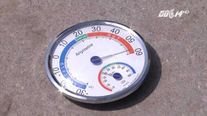 Clip: Hà Nội nóng như chảo lửa, nhiệt độ ngoài trời gần 60 độ C