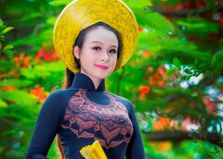 MC truyền hình Quốc phòng khoe vẻ đẹp nền nã trong tà áo dài