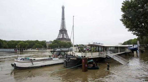 Paris chìm trong biển nước khi EURO đã cận kề