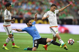 Mexico hạ Uruguay: 2 thẻ đỏ, 6 thẻ vàng, hay nhất Copa America 2016