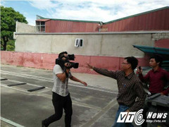 Trưởng phòng công ty xe khách Huế hùng hổ chửi, xô đẩy phóng viên