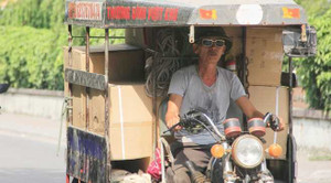 Xe 3 bánh náo loạn phố Hà Nội: 'Thương binh gì mà trẻ măng, nhìn rất ngổ ngáo'