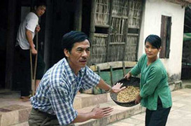 NSND Bùi Bài Bình từng bị 'dằn mặt' vì vai lão Tòng trong 'Ma làng'